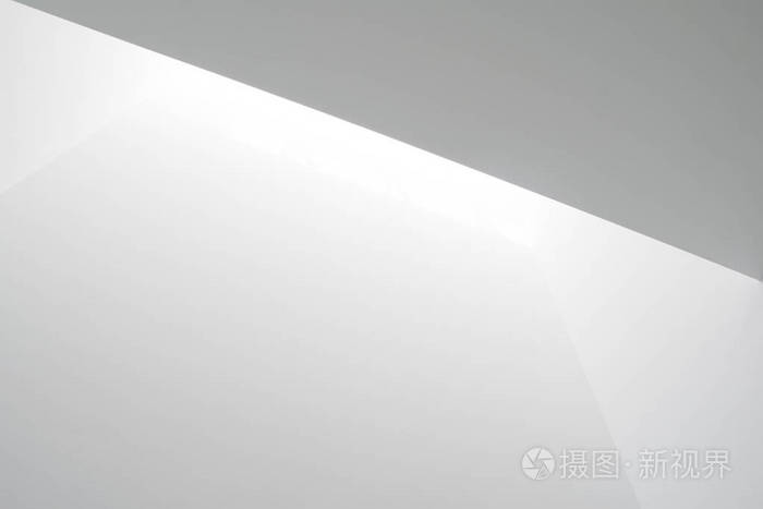 白墙透过窗的光反射
