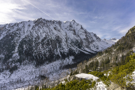 Slavkovsky 峰在美丽的冬日风光。高 Tatra Mounta