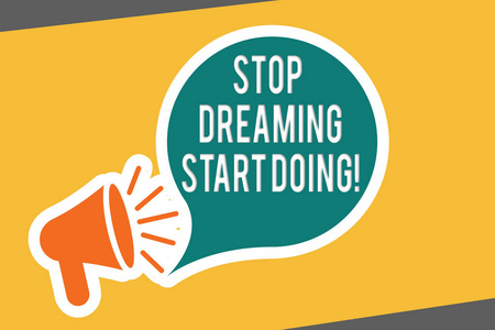 概念手写显示停止做梦开始做。商业照片文本把你的梦想付诸行动实现它