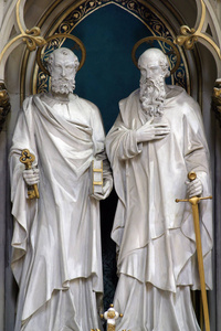 圣彼得和保罗的祭坛在萨格勒布大教堂致力于玛丽的假设
