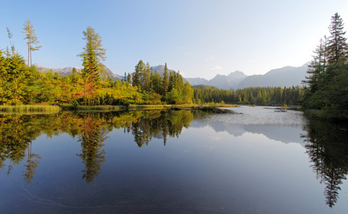 斯洛伐克尼斯湖高塔特拉山区在夏天 strbskepleso