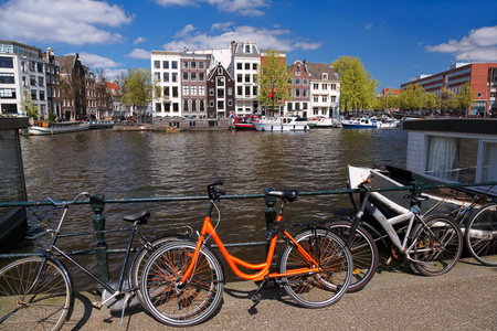 与运河在荷兰的阿姆斯特丹市