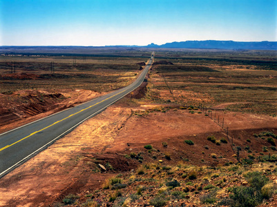 亚利桑那州空荡荡的沙漠之路