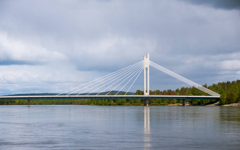 Yatkiankntill 大桥横跨河 Kemijoki, 罗瓦涅米, 芬兰