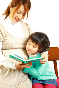 母亲和女儿读