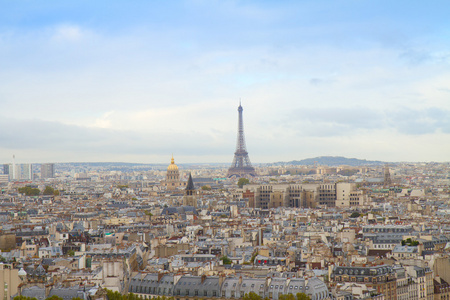 巴黎的艾菲尔铁塔与天际线