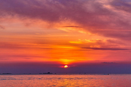 田园风光的日落海景湾景房