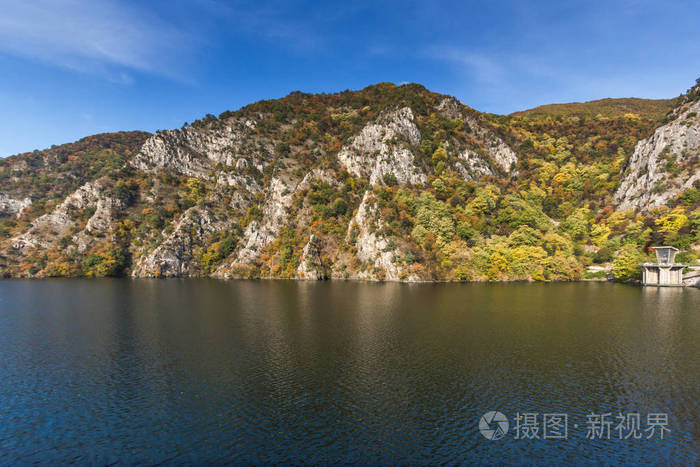 保加利亚普罗夫迪夫地区罗多彼山脉山克里奇姆水库大坝今日景观秋季