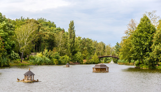 池塘里 Mezhyhirya，亚努科维奇的住所