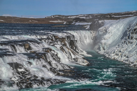 Gullfoss 瀑布景观和冬季景观图片在冬季的季节。Gullfoss 是冰岛最受欢迎的瀑布之一, 在 Hvita 河峡谷的旅游