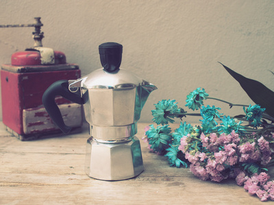 意大利咖啡机和花