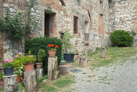 在意大利的托斯卡纳，中世纪的旧墙