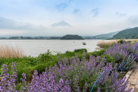 日本河口湖和佛偈山