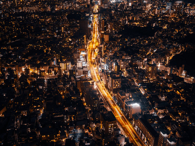 美丽的城市与建筑学和大厦在东京风景日本在晚上