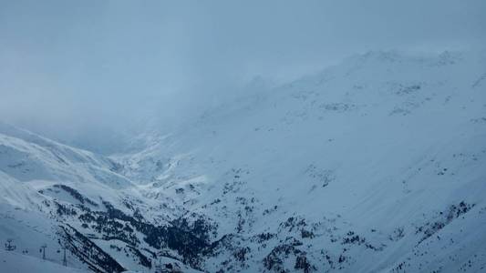 一个美丽的 skitouring 在冬天阿尔卑斯在奥地利