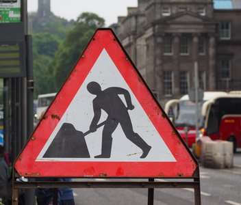 警告标志, 道路工程正在进行中交通标志