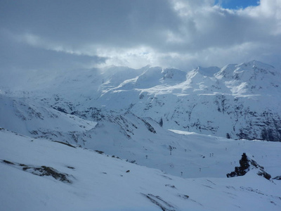一个美丽的 skitouring 在冬天阿尔卑斯在奥地利