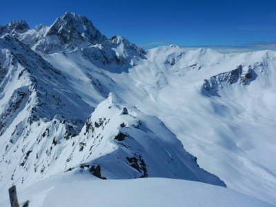 一个美丽的 skitouring 在冬天阿尔卑斯在奥地利