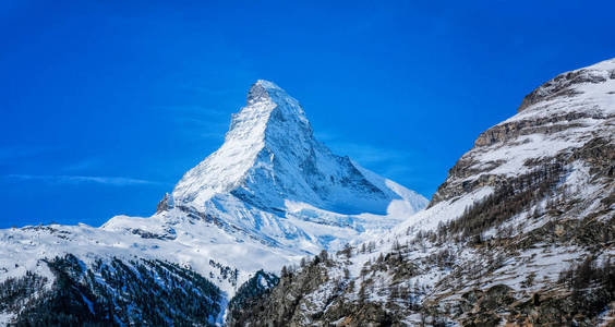 瑞士采尔马特峰山顶雪山全景美景