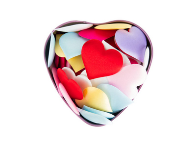 心盒与五颜六色的迷你心隔离在白色背景, 情人节装饰, 各种各样的心脏, 剪裁路径