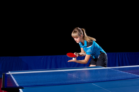 孤立的女孩乒乓球运动员图片