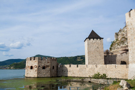 Golubac 堡垒中世纪设防镇在塞尔维亚东北部