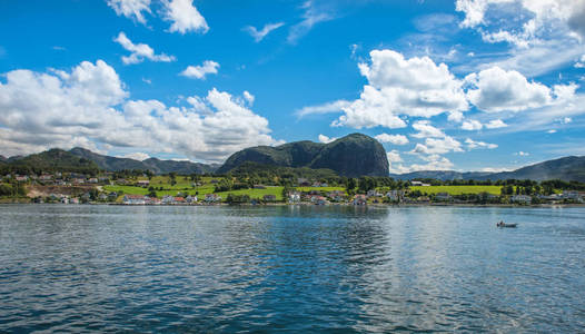 挪威峡湾和山脉夏季 Lysefjord