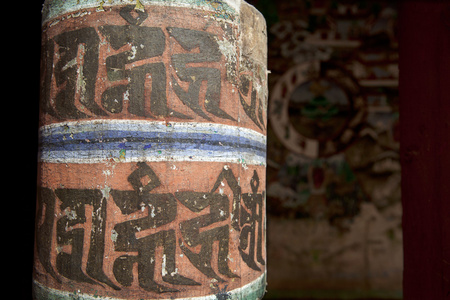 多彩的祈祷轮trongsa 宗寺不丹中部亚洲