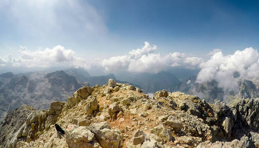 Triglav 的看法在朱利安阿尔卑斯山脉范围在远征期间