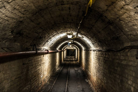 地下黑煤矿地下隧道