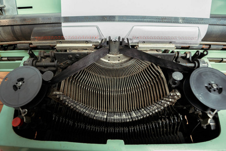 老式的打字机。老式打字机机