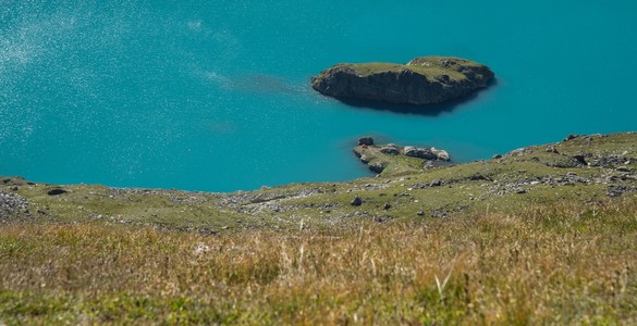 高山湖泊