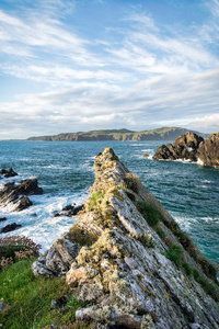 这是在爱尔兰的多内加尔海岸线上的岩石露头, 使一个有趣的 pinnicale