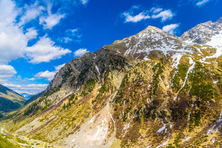 阿尔卑斯山覆盖着雪, 路拉拉斯, 泽内兹, 瑞士格劳布登