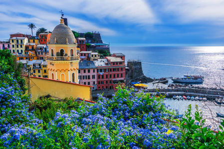 风景如画的 Vernazza 镇, 在 La 帕斯亚省, 意大利