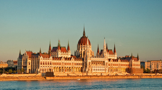 布达佩斯议会