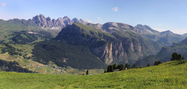 多洛米蒂山全景，langental 和 cir 高峰