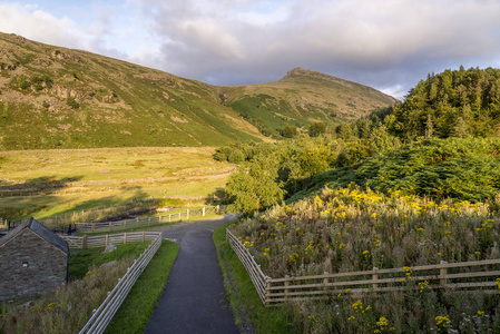 英国坎布里亚湖区高山风景区图片