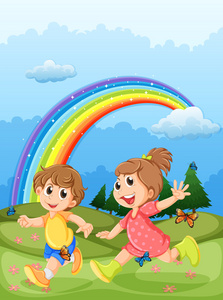 小孩子在玩耍时在山顶上，天空中的彩虹