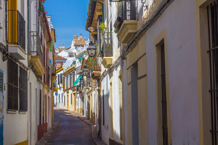 典型的漂亮干净的城市街道科尔多瓦西班牙