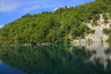 克罗地亚普利特维切湖的景观, 位于 Kapela 山脉的南部, 是 Dinaric 山脉的一部分。普利特维切湖建筑群位于克罗地