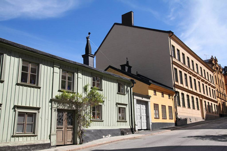 瑞典斯德哥尔摩的瑟德马尔姆岛。老住宅建筑街道视图