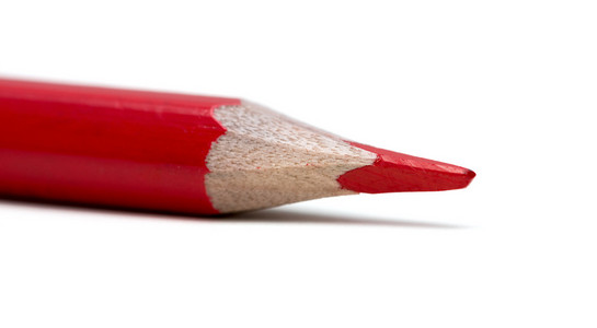 红铅笔在白色背景上孤立