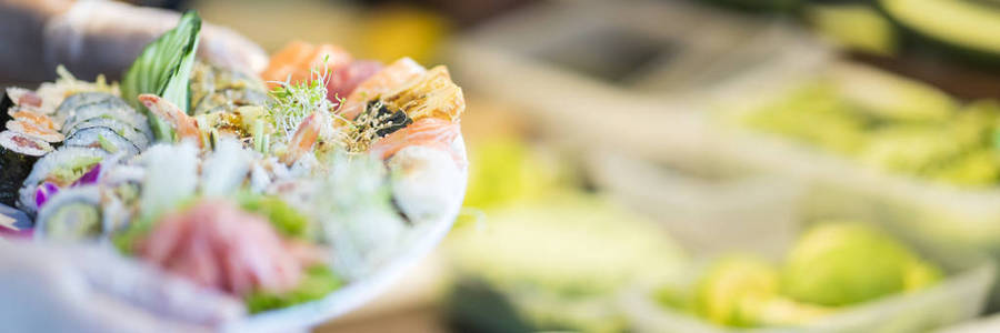 日本餐厅制作的寿司卷板
