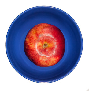 在一个蓝色的碗里的红苹果