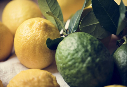 新鲜柠檬和石灰食品摄影