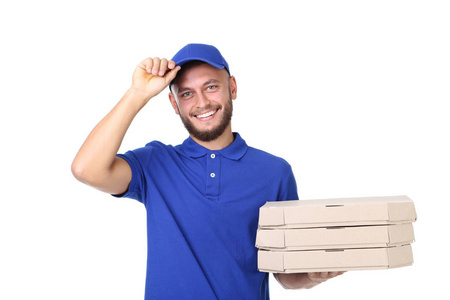 交付的人与比萨饼在纸板箱查出在白色背景