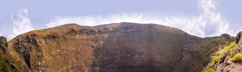 意大利最大的火山口维苏威火山。全景视图。高品质照片