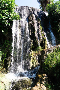 高山瀑布夏季景观