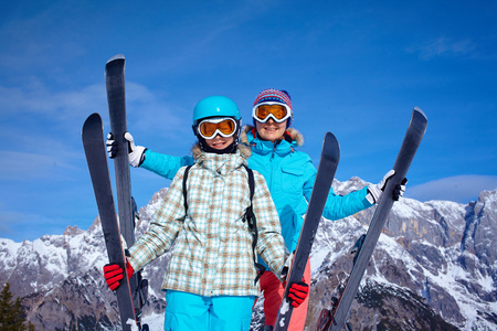 滑雪 冬季，太阳和乐趣